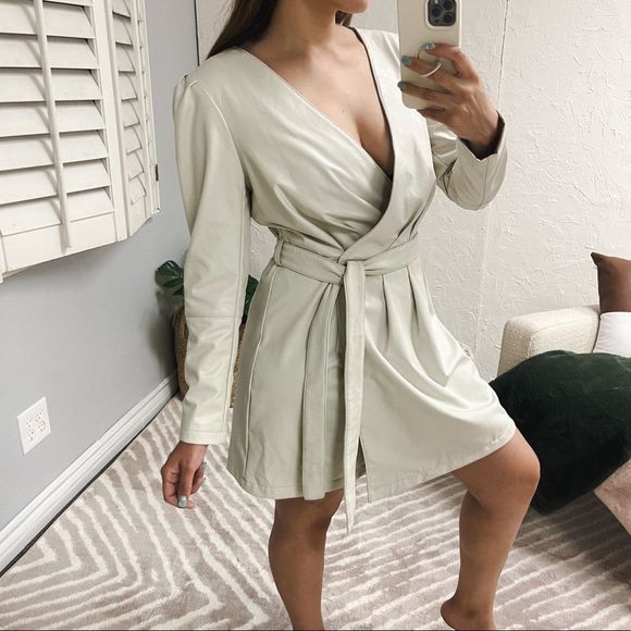 NWOT Seven 7 for all Mankind Leather Dress Cream - Picture 2 of 12